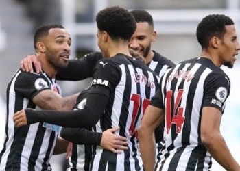 نيوكاسل يُسقط إيفرتون ويهدي صدارة الدوري الإنجليزي لليفربول