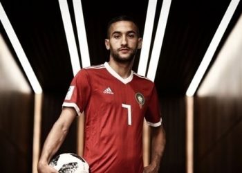 زياش يمازح زميله مزراوي في يوم عيد ميلاده