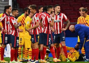 برشلونة يكشف طبيعة إصابة بيكيه وروبرتو