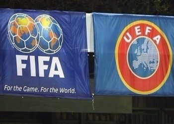 “يويفا” يطلب من “فيفا” تعديلاً في قاعدة لمسة اليد