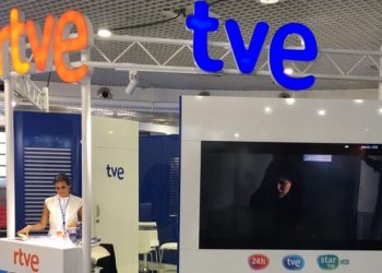 القناة التلفزية العمومية الإسبانية “TVE” تؤمن التغطية الإعلامية للوضع في الكركارات بحرية تامة