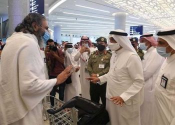 وصول أول فوج من معتمري الخارج إلى السعودية