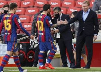 بعد قرار استبعاد ميسي.. كومان ينتقد “اليويفا” و”الفيفا”