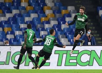 الدوري الإيطالي: نابولي ينحني أمام ساسولو وفوز روما على فيورنتينا