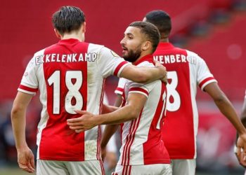 المغربي زكريا لبيض يقود أياكس لسحق هيراكليس ألميلو بخماسية نظيفة وتصدر الدوري الهولندي