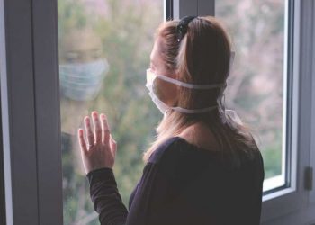 أطباء : صبغة الشعر قد تهدد حياة الناجين من فيروس كورونا