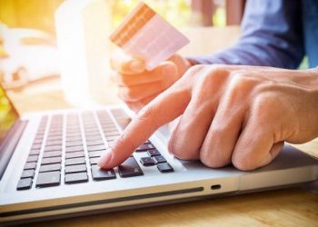تحذيرات من بيع لقاحات الانفلوانزا وفيتامينات “س” عبر الأنترنت