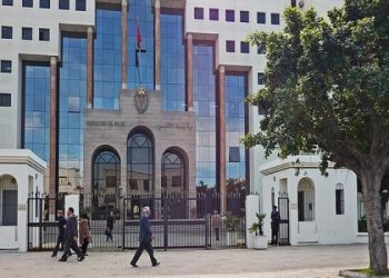 ولاية أمن البيضاء توضح حقيقة فيديو متداول لشخص يدعي أن عناصر الشرطة لفقت له تهمة