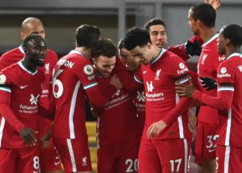 ليفربول يسحق ليستر سيتي بثلاثية ويتقاسم صدارة “البريميرليغ” مع توتنهام