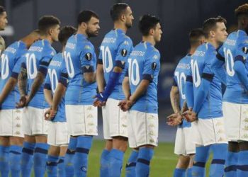 يوروبا ليغ: جميع لاعبي نابولي ارتدوا القميص رقم 10 تكريما لمارادونا