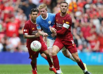 قمة مبكرة للدوري الإنجليزي تجمع البطل والوصيف