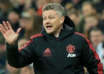مدرب مانشستر يونايتد يرفض انتقادات كين