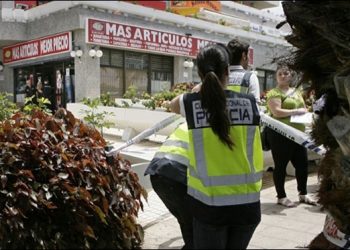 جريمة مروعة بإسبانيا شخص يقطع رأس ضحيته