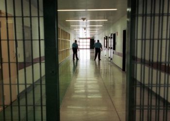 إقالة مسؤولين بسجن تيفلت بعد مقتل حارس أمن