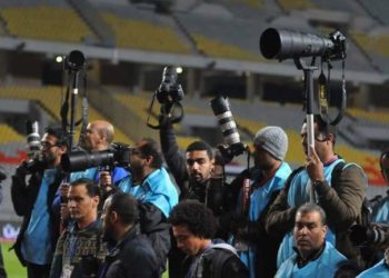 دعوة لتفتيت تواجد الإعلاميين الرياضيين في الملاعب