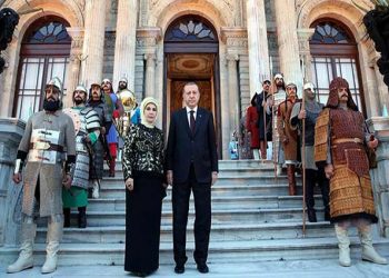 اوغلو: اردوغان تحول إلى رئيس لا تسعه كل قصور تركيا
