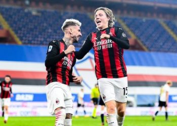 ميلان يواصل انتصاراته بفوز عصيب على سمبدوريا ويعزز صدارته للدوري الإيطالي
