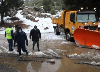 التساقطات الثلجية تستنفر السلطات الإقليمية