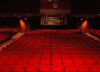 عريضة لفنانين مغاربة تطالب بفتح قاعات السينما والمسارح