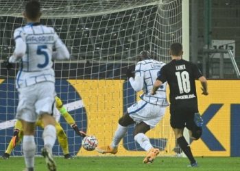 إنتر ميلان ينعش آمال التأهل لثمن نهائي دوري الأبطال بفوز مثير على غلادباخ
