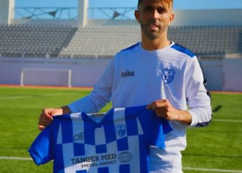 اتحاد طنجة يتعاقد مع “إبن الدار” خالد الصروخ لمدة تلاث سنوات