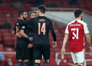 كأس الرابطة الإنجليزية: سيتي يزيد محن أرسنال وبرنتفورد يقصي نيوكاسل