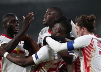 لايبزج يخطف فوزا قاتلا من باشاك شهير ويعزز آماله في التأهل إلى ثمن نهائي دوري الأبطال