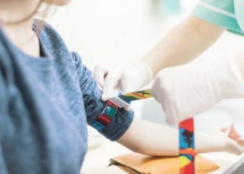 التبرع بالدم بين ” البُخل” والسخاء..