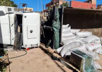 انقلاب شاحنة كبيرة لنقل البضائع إقليم خنيفرة