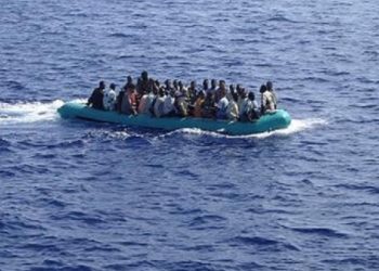 البحرية الملكية تقدم المساعدة ل43 مهاجرا سرياافريقيا قبالة سواحل العيون