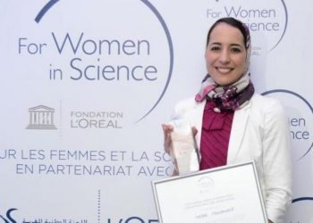 باحثة مغربية تفوز بجائزة الذكاء الاصطناعي “ويمن تيك”