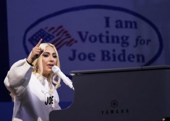 “ليدي غاغا” وجنيفر لوبيز تغنيان في احتفال تنصيب جو بايدن