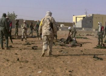 القاعدة تتبنى هجوما انتحاريا جرح فيه ستة جنود فرنسيين في مالي