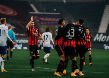 الدوري الألماني: إينتراخت يزيد من أوجاع شالكه