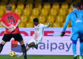 ميلان يعود لصدارة الدوري الإيطالي بثنائية في بينيفينتو
