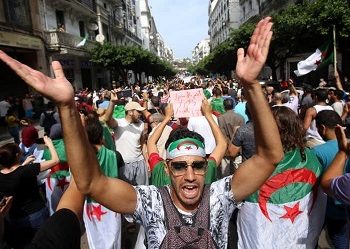 الجزائر.. إدانة ناشطة في الحراك ب18 شهرا حبسا نافذا
