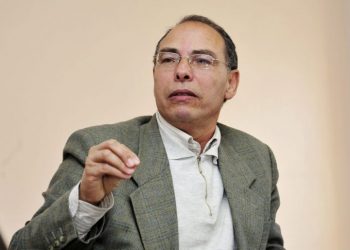المعطي منجب متهم كغيره بغض النظر عن وضعه الأكاديمي