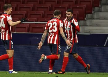 أتلتيكو مدريد يعزز صدارته للدوري الإسباني بثنائية في شباك إشبيلية