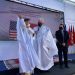 السفير الأمريكي باللباس الصحراوي يصف المغرب بقطب التجارة الافريقية