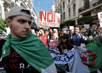 السجن النافذ لثلاثة من مناضلي الحراك الجزائري