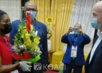 رئيس”الفيفا” يصل إلى الكاميرون لحضور افتتاح لبطولة كأس إفريقيا للاعبين المحليين