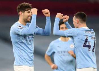 مانشستر سيتي يجتاز أستون فيلا ويتصدر الدوري الإنجليزي مؤقتا