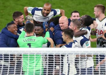 مورينيو يطالب لاعبيه بعدم الانشغال في الوقت الحالي بنهائي كأس رابطة