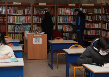 تلاميذ يهود ومسلمون يدرسون جنبا إلى جنب بثانوية إبن ميمون بالبيضاء منذ 60 سنة