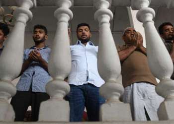 مظاهرات بسريلانكا بعد حرق جثامين مسلمين ضحايا كوفيد-19