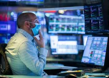 “تويتر” تحقق أرباح وإيرادات فاقت توقعات المحللين