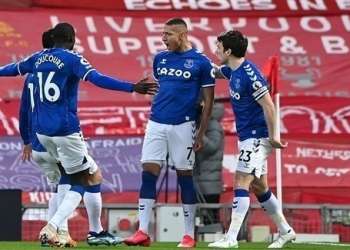 الدوري الإنجليزي: إيفرتون يعمق جراح ليفربول