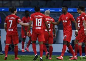 الدوري الألماني: لايبزيغ يقبل هدية فرانكفورت