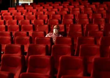 نيويورك تسمح بإعادة فتح دور السينما لأول مرة منذ عام
