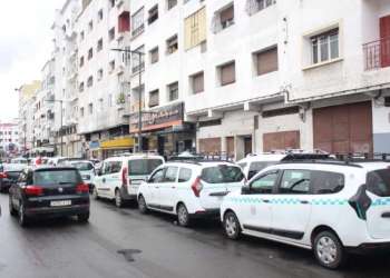انطلاق الحافلات الجديدة يخرج سيارات الأجرة للإحتجاج